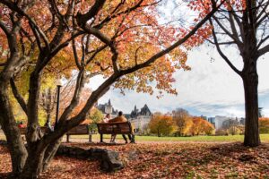沖縄で10月に泳げる旅行スポットはどこですか？